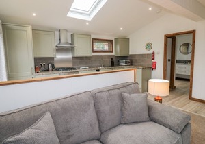 1 VALLEY VIEW, pet friendly, luxury holiday cottage in Lanreath