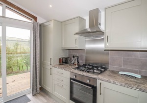 1 VALLEY VIEW, pet friendly, luxury holiday cottage in Lanreath