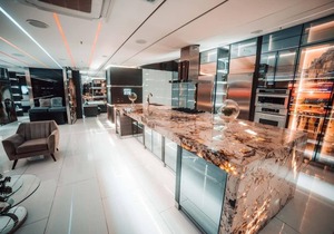 10 bedroom Luxurious Sultan's Apartment ,lleras park. Bachelor Party friendly