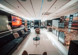 10 bedroom Luxurious Sultan's Apartment ,lleras park. Bachelor Party friendly