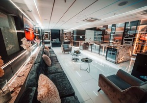 10 bedroom Luxurious Sultan's Apartment ,lleras park. Bachelor Party friendly