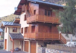 100m from ski slopes, 1st floor, fireplace or stove, parking, tv, 60m², Les Menuires
