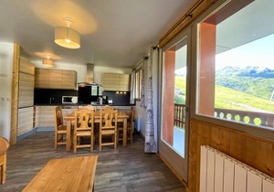 10m from ski slopes, floor -1, balcony, tv, ski locker, 45m², Les Menuires