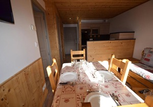 10m from ski slopes, 1st floor, balcony, tv, ski locker, 34m², Les Menuires