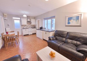 10minDriveCliffsOfMoher-Cozy2Br-Parking-WiFi