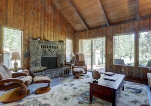 11 Camas Home with Brand New Hot Tub