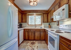 11 Camas Home with Brand New Hot Tub