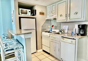 1103 Newly Renovated Condo in Myrtle Beach! HVAC UV SANITIZER Oceanfront, Close to everything! 1103