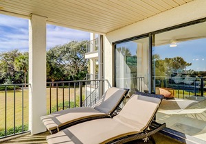 111 Sea Cloisters - Oceanfront -Pool- Private Stairs to Water