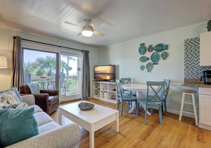 116 Breakers-Oceanfront with Pool & Kiddy Pool. Steps to Dining & Shopping