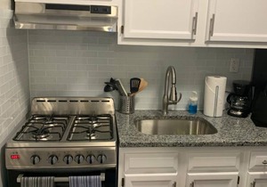 1631 2H · Adorable 2bed Apt/20min to NYC-Parking Avail .