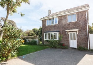 18 Polvella Close