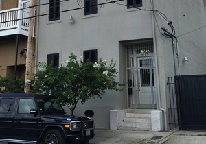 1850s HUGE historic rowhouse for large groups with gated parking12ft ceilings