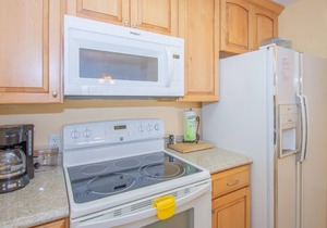 194 Beach Club Villa Beautiful Condo w/ Views of Marsh, Creek & Canal