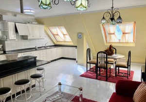 198 m² Apartment ∙ 3 bedrooms ∙ 5 guests