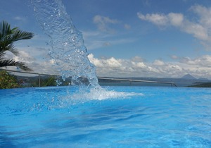 1B/1B POOL/SPECTACULAR LAKE ARENAL VIEWS!