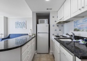 1BR Meridian Plaza Condo | Ocean View 🏊 Pool 🏊