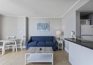 1BR Meridian Plaza Condo | Ocean View 🏊 Pool 🏊