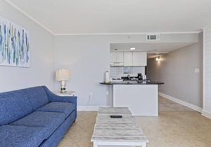 1BR Meridian Plaza Condo | Ocean View 🏊 Pool 🏊