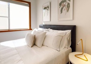 2 Bdrm Apt in Annandale with Courtyard & Parking