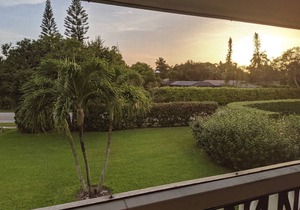 2 Bed, 2 Bath Condo with Pool in The Moorings 🌴 Less than a mile to the Gulf 🌊