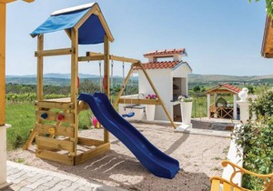 2 bedroom accommodation in Danilo