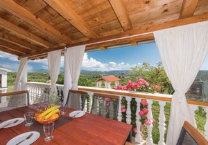 2 bedroom accommodation in Danilo