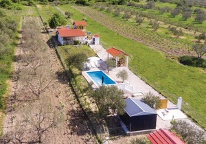 2 bedroom accommodation in Danilo