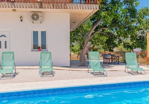 2 bedroom accommodation in Danilo