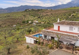 2 bedroom accommodation in Alozaina