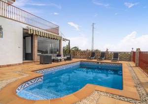 2 bedroom accommodation in Alozaina