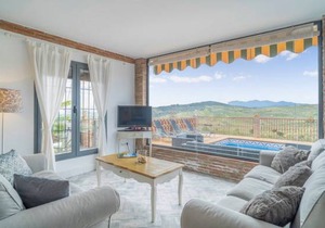 2 bedroom accommodation in Alozaina