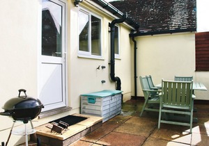 2 bedroom accommodation in Blacknest, near Alton