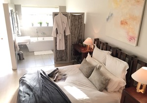 2 bedroom and 2 bathroom in the Center of Cape Town