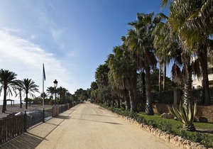 2 bedroom apartment for rent at Las Canas Beach, Marbella golden Mile