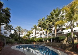 2 bedroom apartment for rent at Las Canas Beach, Marbella golden Mile