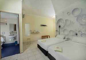 2 Bedroom Apartment with Pool View