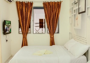 2 Bedroom Apartment with Pool View