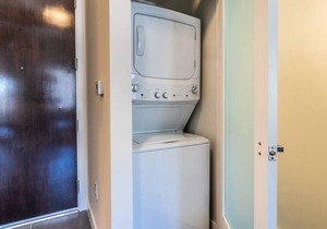 2 Bedroom Condo with Pool and Downtown LA View