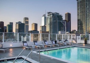 2 Bedroom Condo with Pool and Downtown LA View