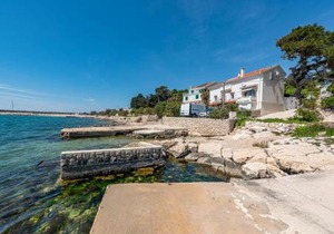 2 Bedroom Gorgeous Apartment In Kosljun