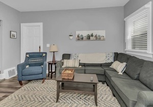 2 Bedroom Modern Apt | Bayview milwaukee