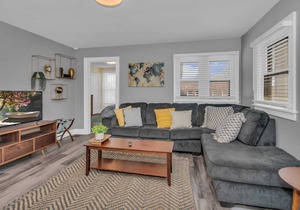 2 Bedroom Modern Apt | Heart Of Bayview Milwaukee