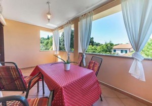 2 Bedroom Nice Apartment In Pula