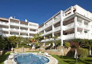 2 beds ground garden floor apartment at Las Canas Beach in Marbella golden Mile