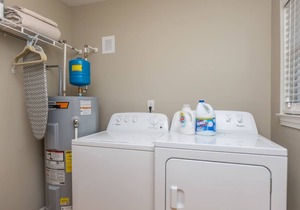 2 BR Trendy Apt Walking Distance to Hospital