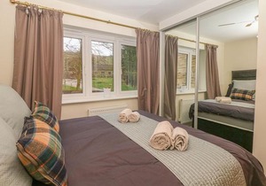 2 Carr Farm Close, Glossop