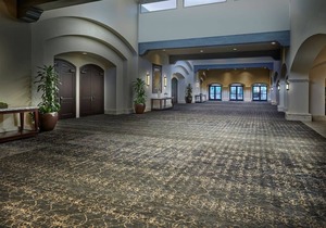 2 Charming Units w/5 Outdoor Pools, Spa, Hiking Trails, Tennis, Shuttle