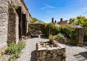 2 EASTON BARN, pet friendly, with a garden in Bigbury