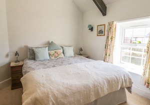 2 Menefreda Cottages, ROCK